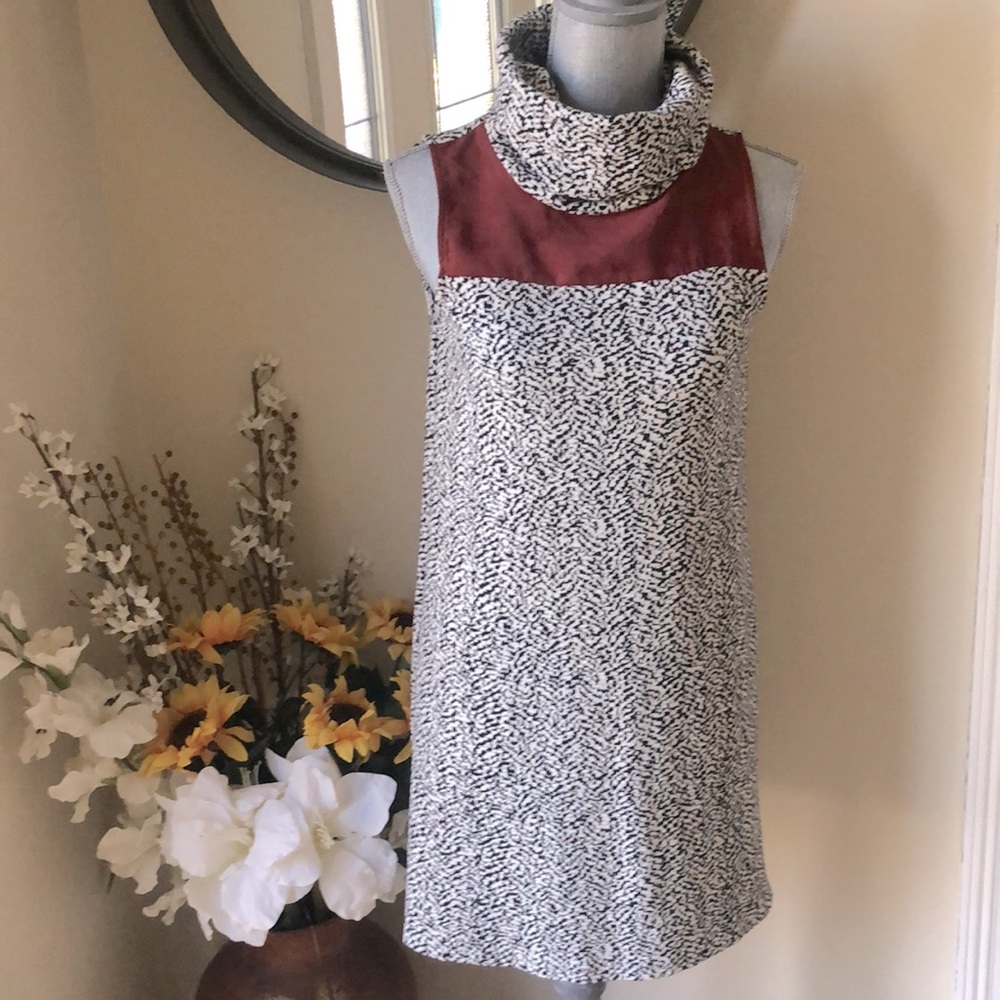 NWT THML Black Print Sleeveless Cow-neck Shift Dress.  Size XS
